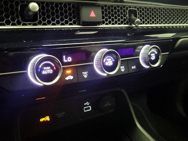 Photo of 2023 White Honda Civic