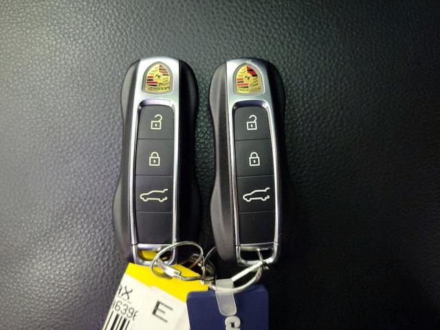 Photo of 2019 White Porsche Cayenne