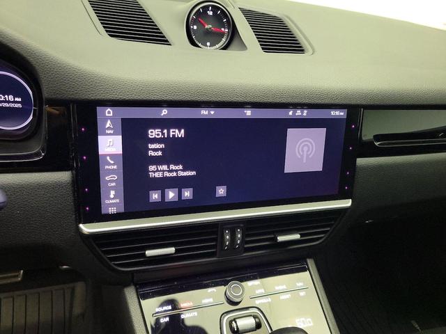 Photo of 2019 White Porsche Cayenne