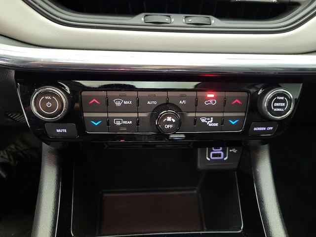 Photo of 2022 Silver Jeep Compass