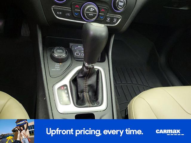Photo of 2017 White Jeep Cherokee