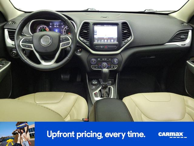 Photo of 2017 White Jeep Cherokee