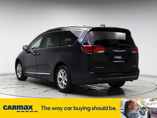 Photo of 2019 Black Chrysler Pacifica