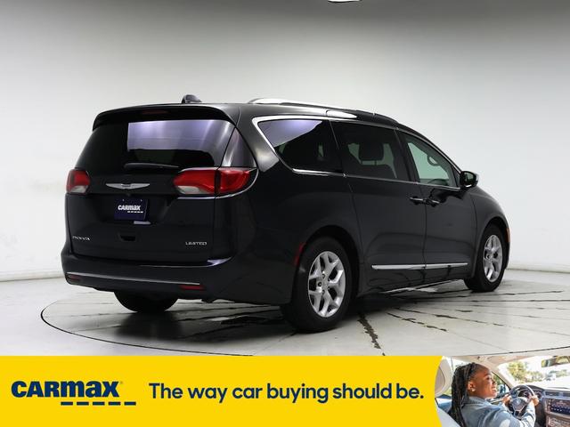 Photo of 2019 Black Chrysler Pacifica