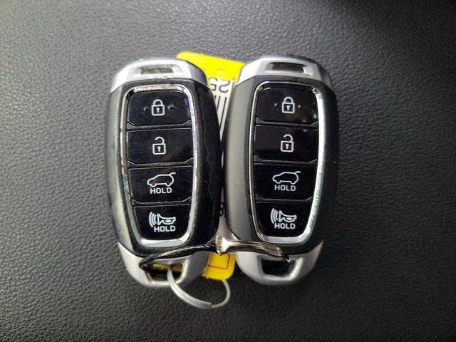 Photo of 2021 Silver Hyundai KONA