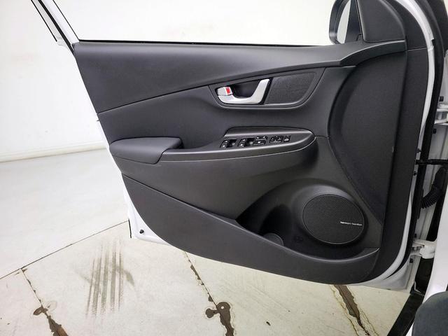 Photo of 2023 White Hyundai KONA