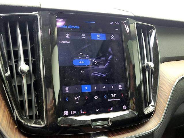 Photo of 2022 Gray Volvo XC60
