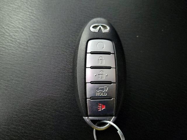 Photo of 2022 Black INFINITI QX80