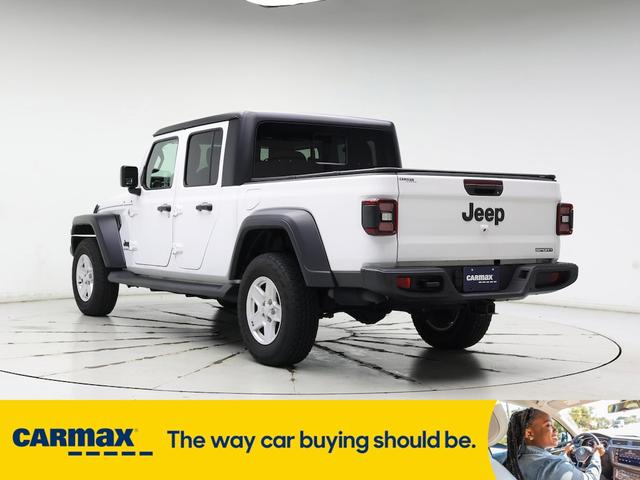 Photo of 2020 White Jeep Gladiator