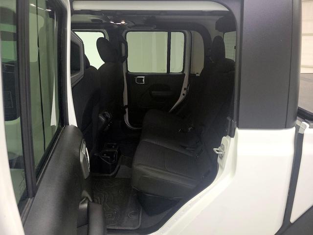 Photo of 2020 White Jeep Gladiator
