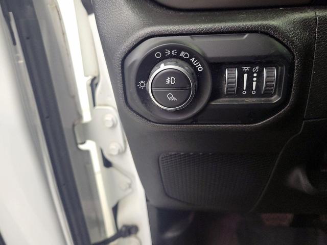 Photo of 2020 White Jeep Gladiator