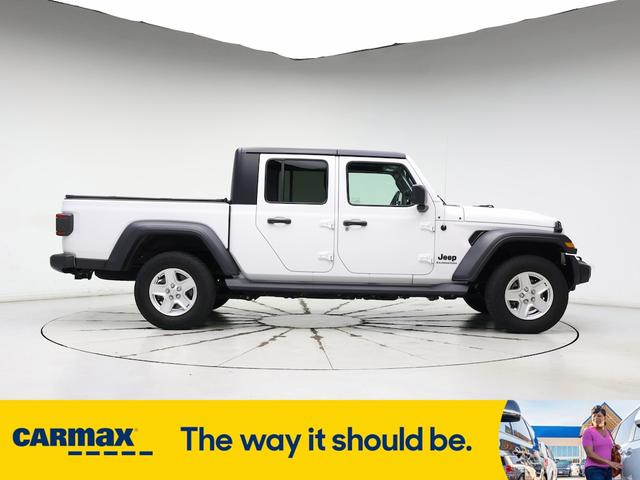 Photo of 2020 White Jeep Gladiator