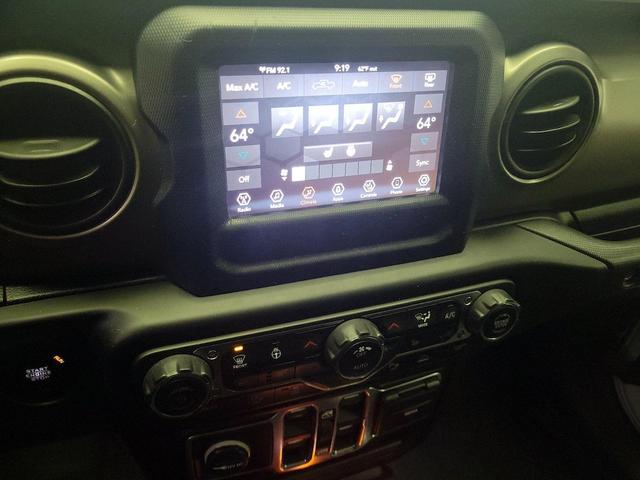 Photo of 2020 White Jeep Gladiator