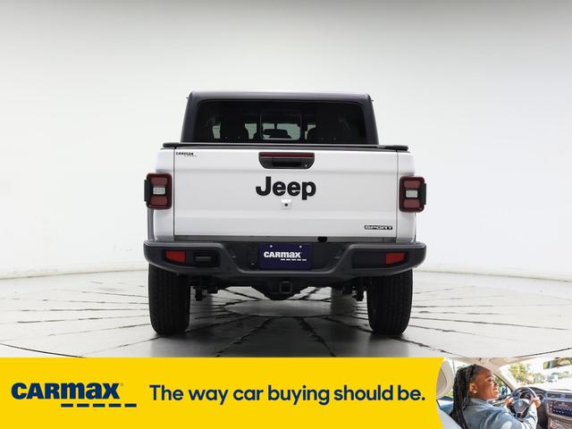 Photo of 2020 White Jeep Gladiator
