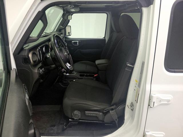 Photo of 2020 White Jeep Gladiator