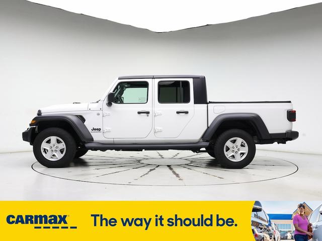Photo of 2020 White Jeep Gladiator