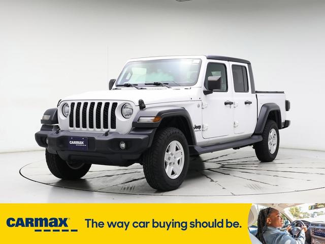Photo of 2020 White Jeep Gladiator