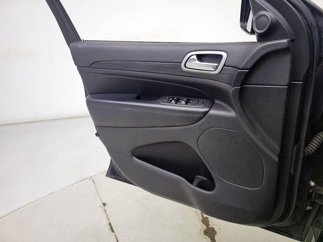 Photo of 2021 Black Jeep Grand Cherokee