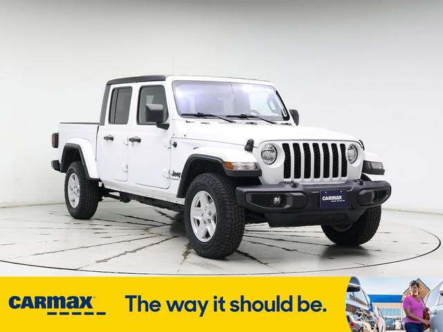 Photo of 2022 White Jeep Gladiator