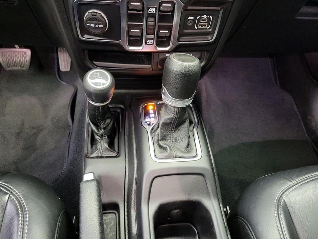 Photo of 2022 White Jeep Gladiator