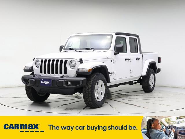 Photo of 2022 White Jeep Gladiator
