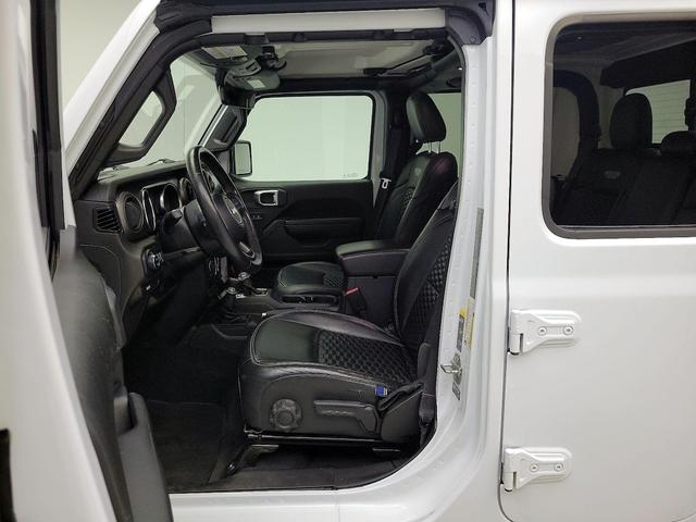 Photo of 2022 White Jeep Gladiator