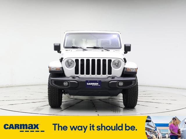 Photo of 2022 White Jeep Gladiator