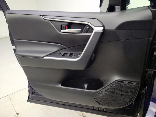 Photo of 2022 Blue Toyota RAV4 Hybrid