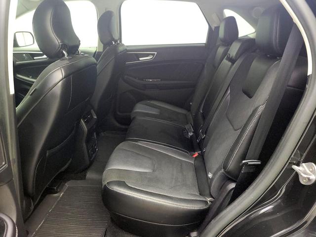 Photo of 2015 Black Ford Edge