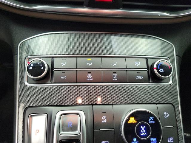 Photo of 2023 Black Hyundai SANTA FE