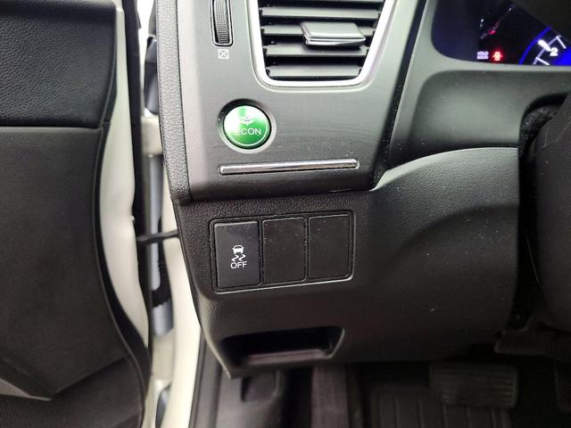 Photo of 2015 White Honda Civic