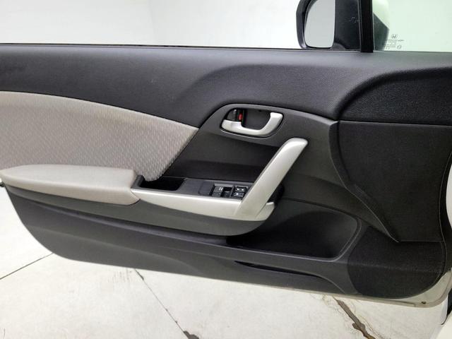 Photo of 2015 White Honda Civic