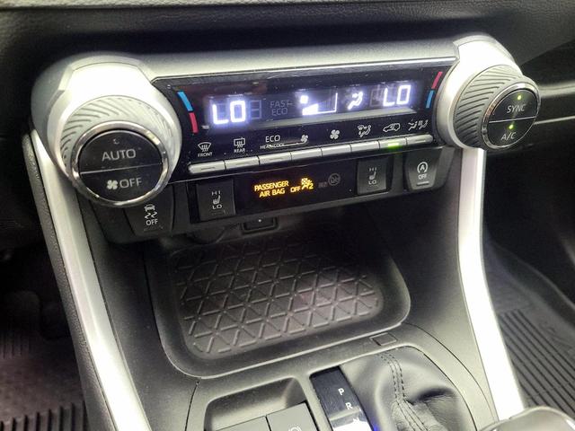 Photo of 2022 Pearl Toyota RAV4
