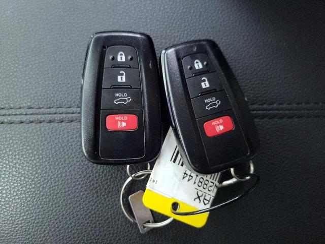Photo of 2022 Pearl Toyota RAV4