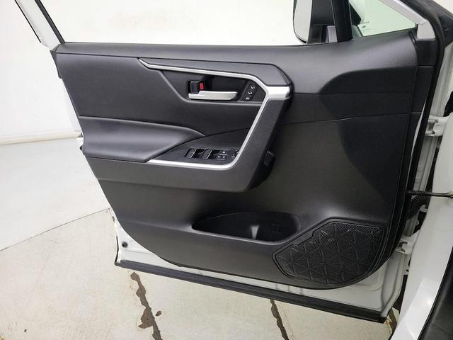 Photo of 2022 Pearl Toyota RAV4