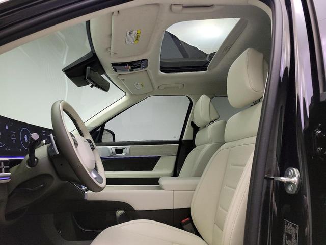 Photo of 2024 Black Hyundai SANTA FE