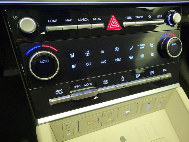 Photo of 2024 Black Hyundai SANTA FE