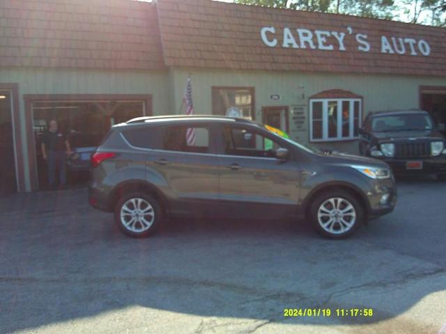 Photo of 2019 Gray Ford Escape