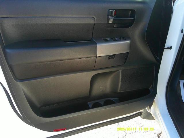 Photo of 2012 White Toyota Tundra
