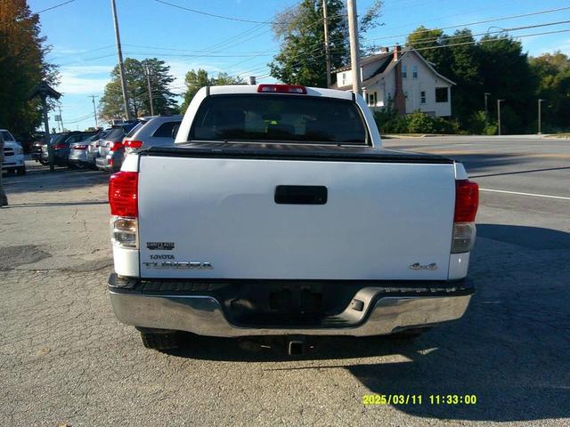 Photo of 2012 White Toyota Tundra