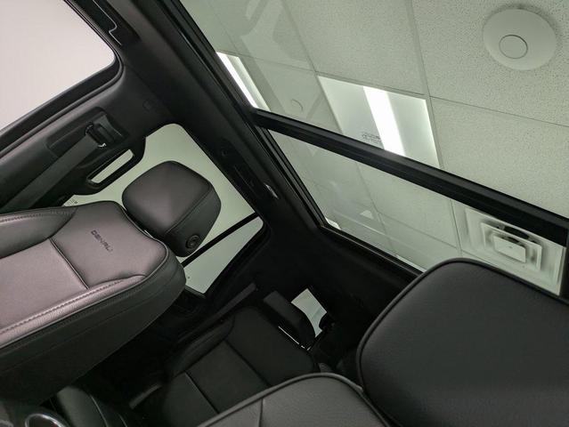 Photo of 2023 White GMC Yukon