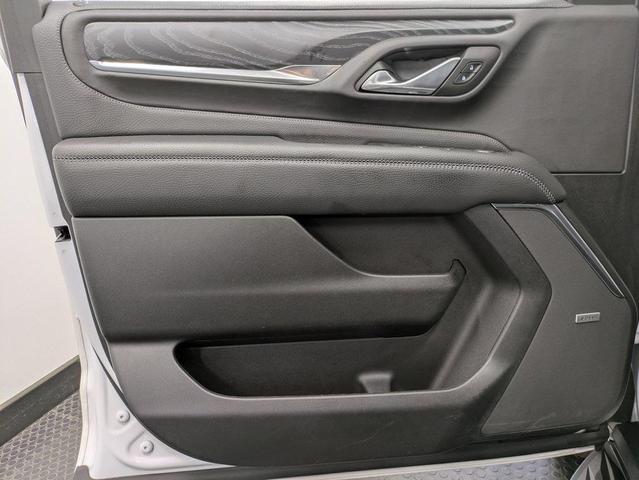 Photo of 2023 White GMC Yukon