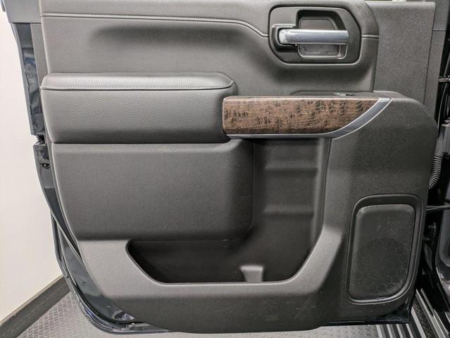 Photo of 2022 Onyx Black GMC Sierra 2500