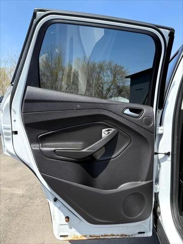 Photo of 2013 WHITE Ford Escape