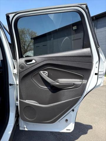 Photo of 2013 WHITE Ford Escape