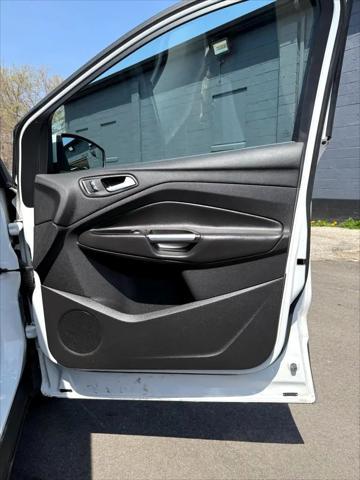 Photo of 2013 WHITE Ford Escape