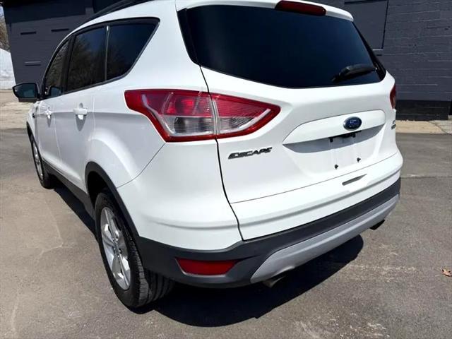 Photo of 2013 WHITE Ford Escape