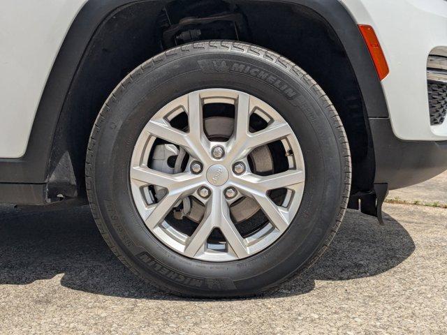 Photo of 2023 Bright White Clearcoat Jeep Grand Cherokee