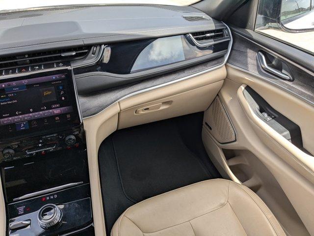 Photo of 2023 Bright White Clearcoat Jeep Grand Cherokee