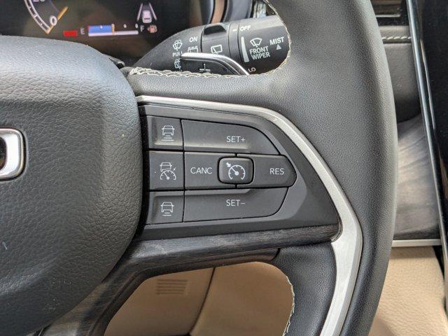 Photo of 2023 Bright White Clearcoat Jeep Grand Cherokee